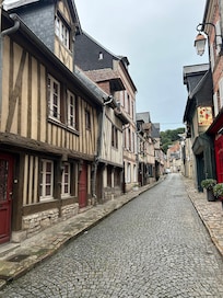 Eine Gasse in Honfleur