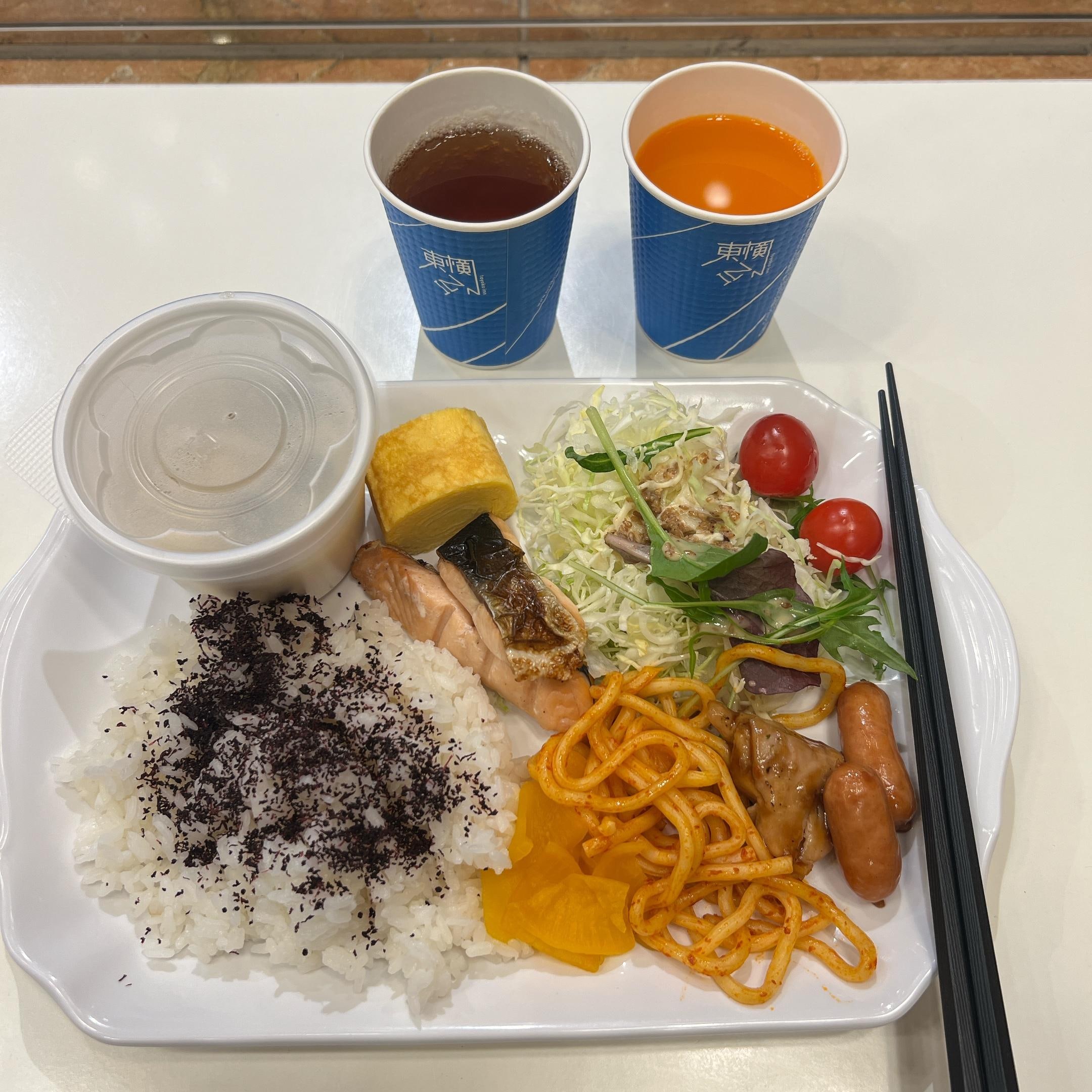 これはマラソン翌日ですが当日は特別にカレーがあって、美味しそうでした（私は大会の朝にカレーは食べれなくて残念）