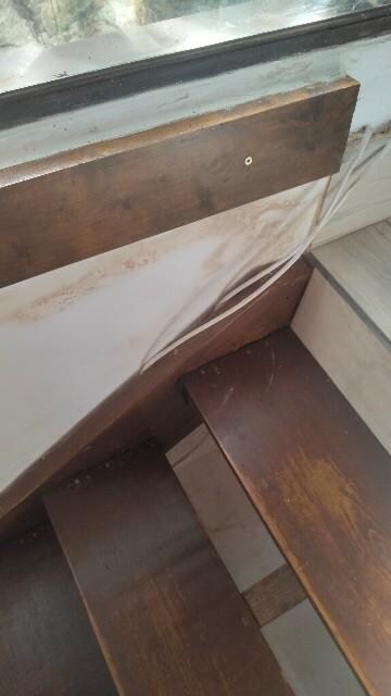 Feuchte Wände mit sichtbaren Wasserschaden