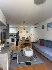 As we were leaving I took some photos because I forgot to do it beforehand. This is living/dining room