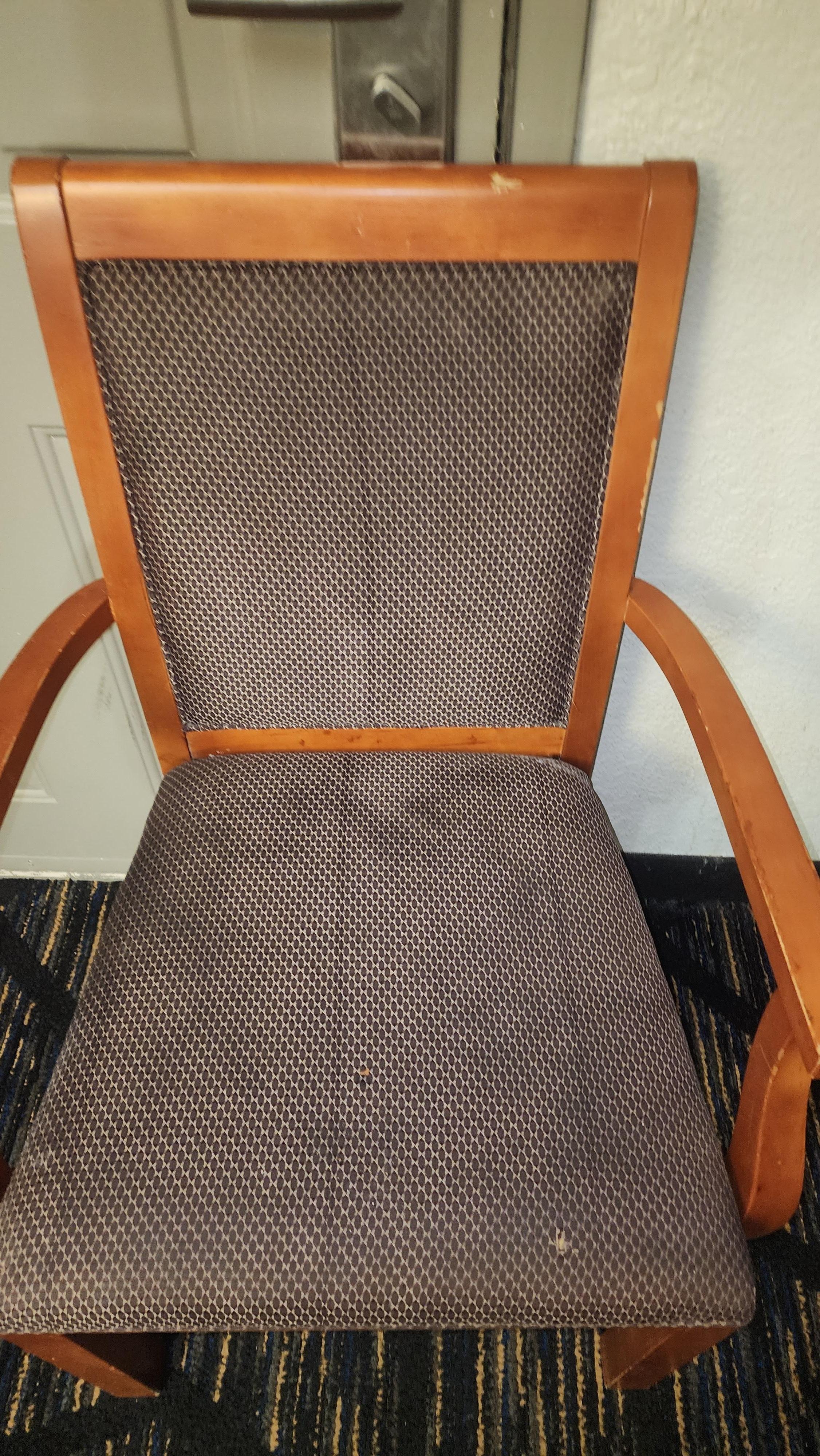 Soiled and decrepited furniture 