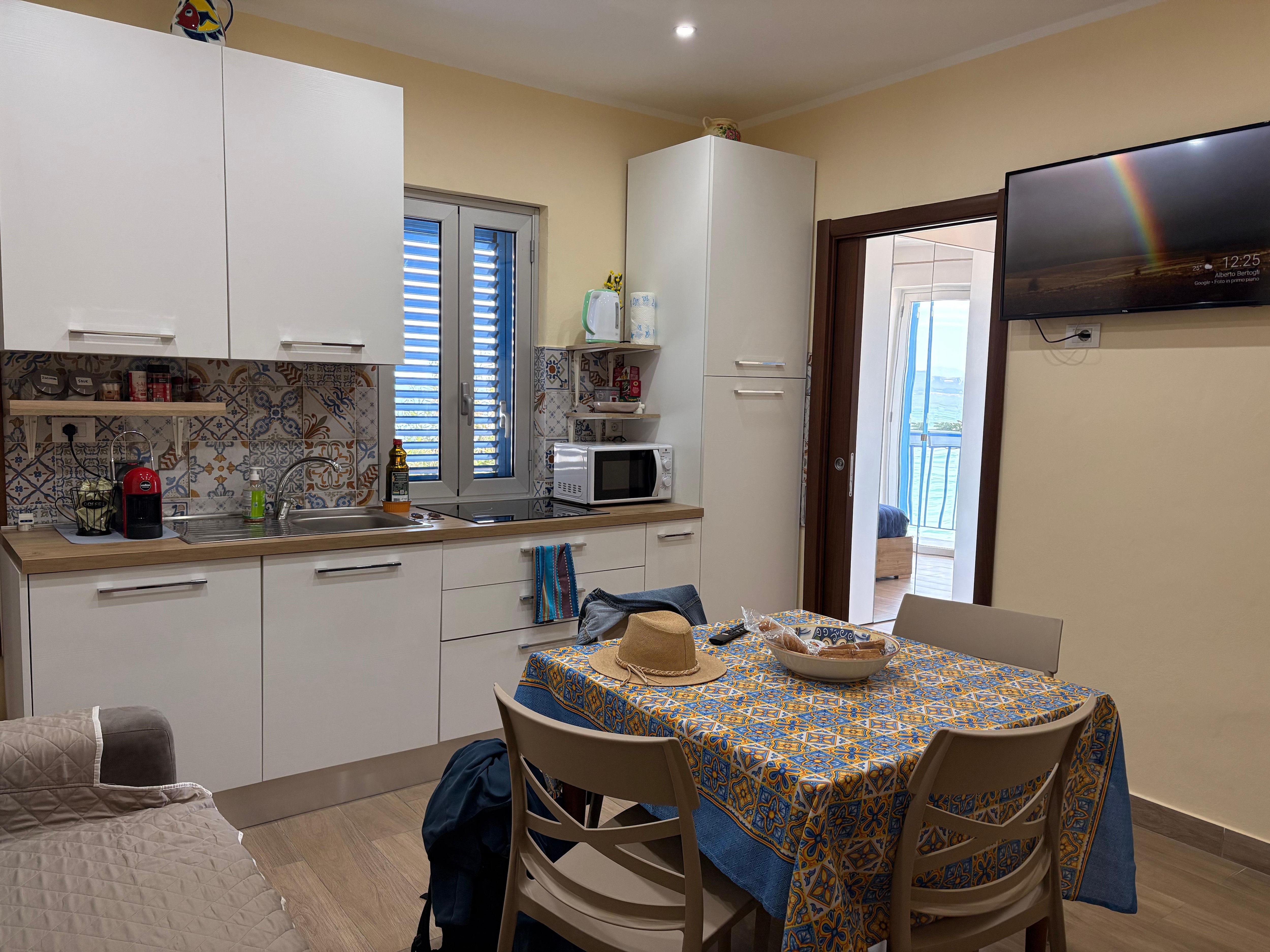 Kitchen/living area 