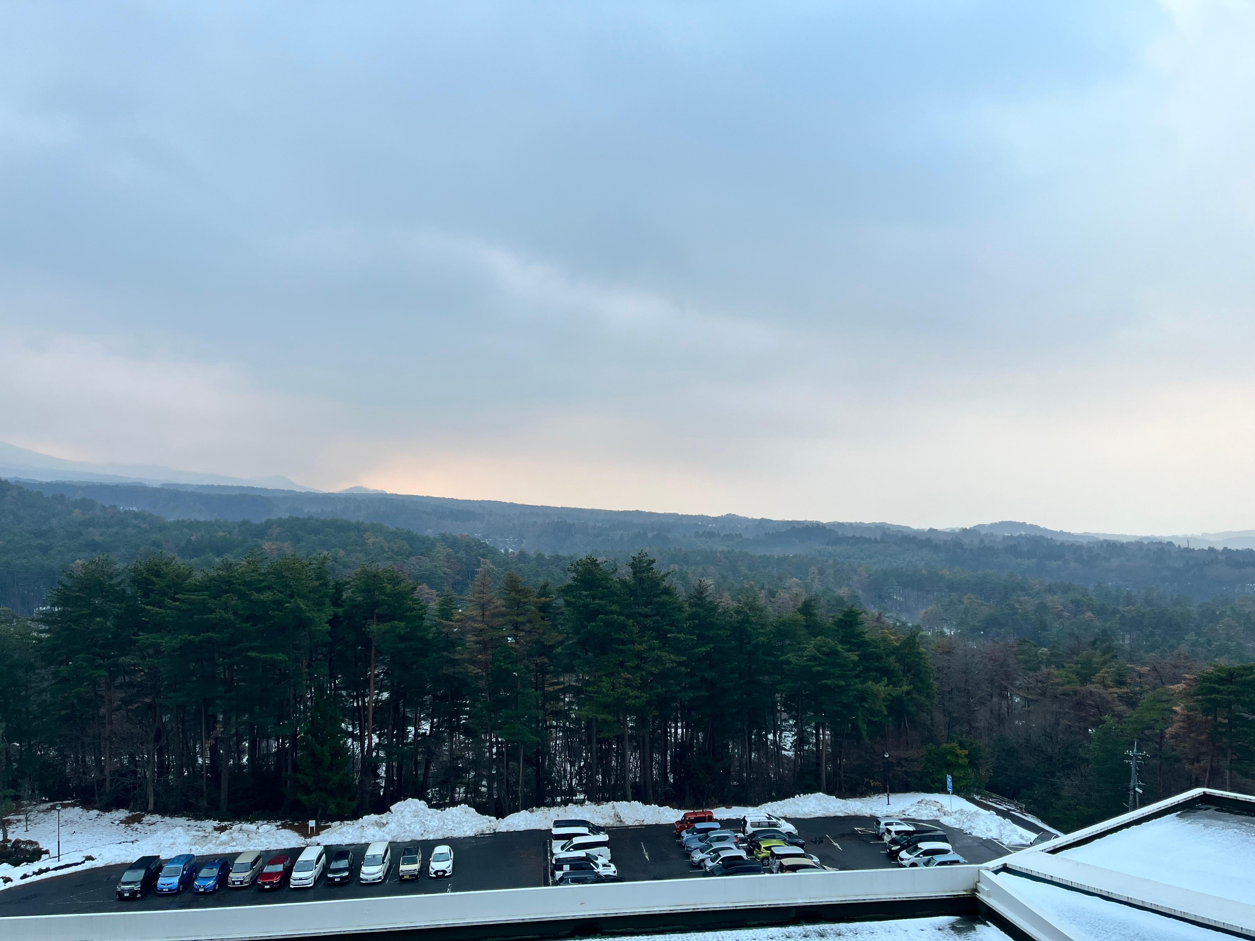 部屋からの景色でした。
雄大な山並みが普段の生活を忘れさせてくれます。