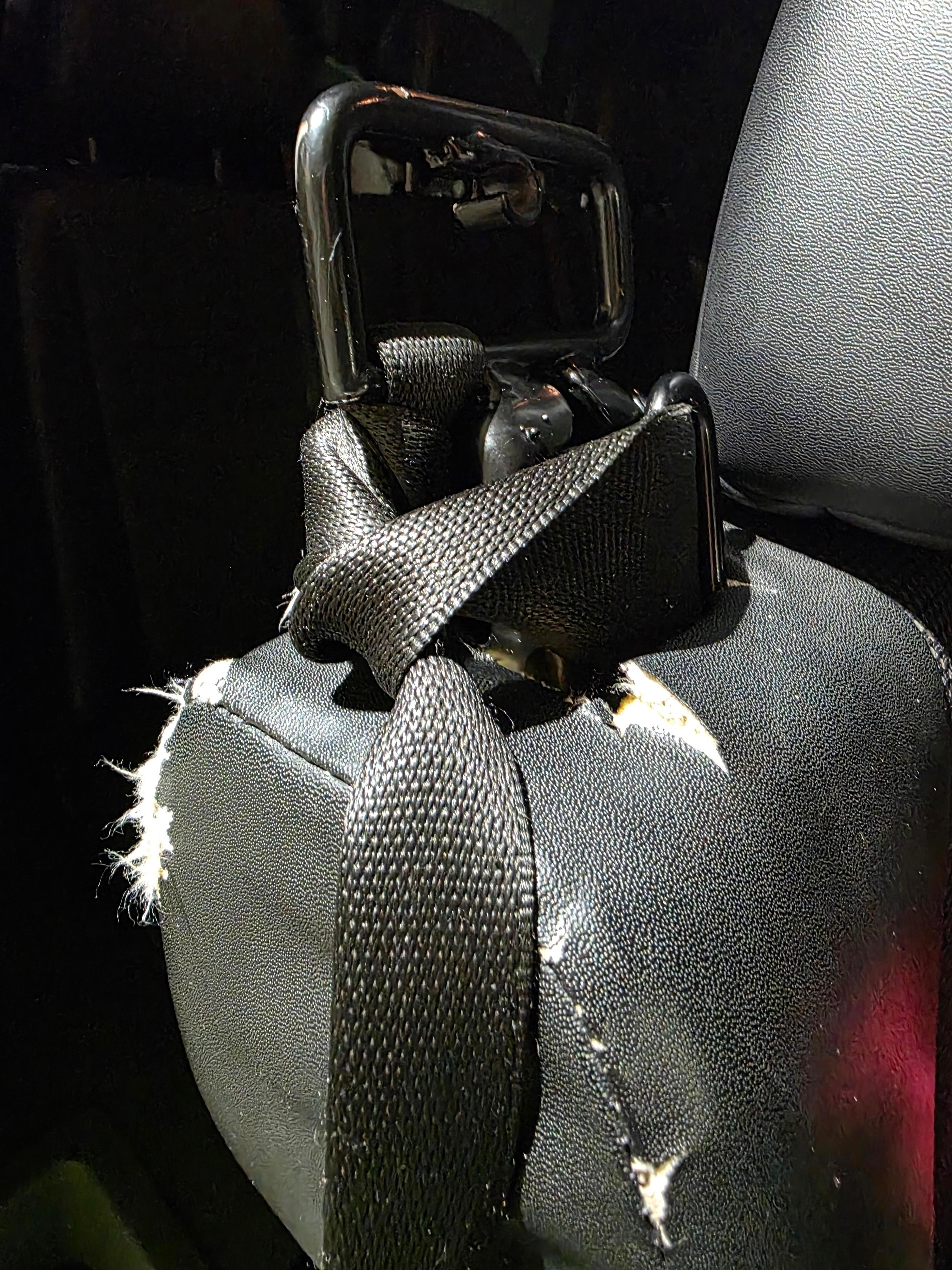 Seat belts broken in van. Very long wait for shuttle, an hour, and the hotel is5 mins away. It was 615pm when I called, so not out of normal hours.