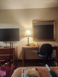 Decor is the mirror. TV has nice screen and easy to change channels with remote. Lots to choose from!