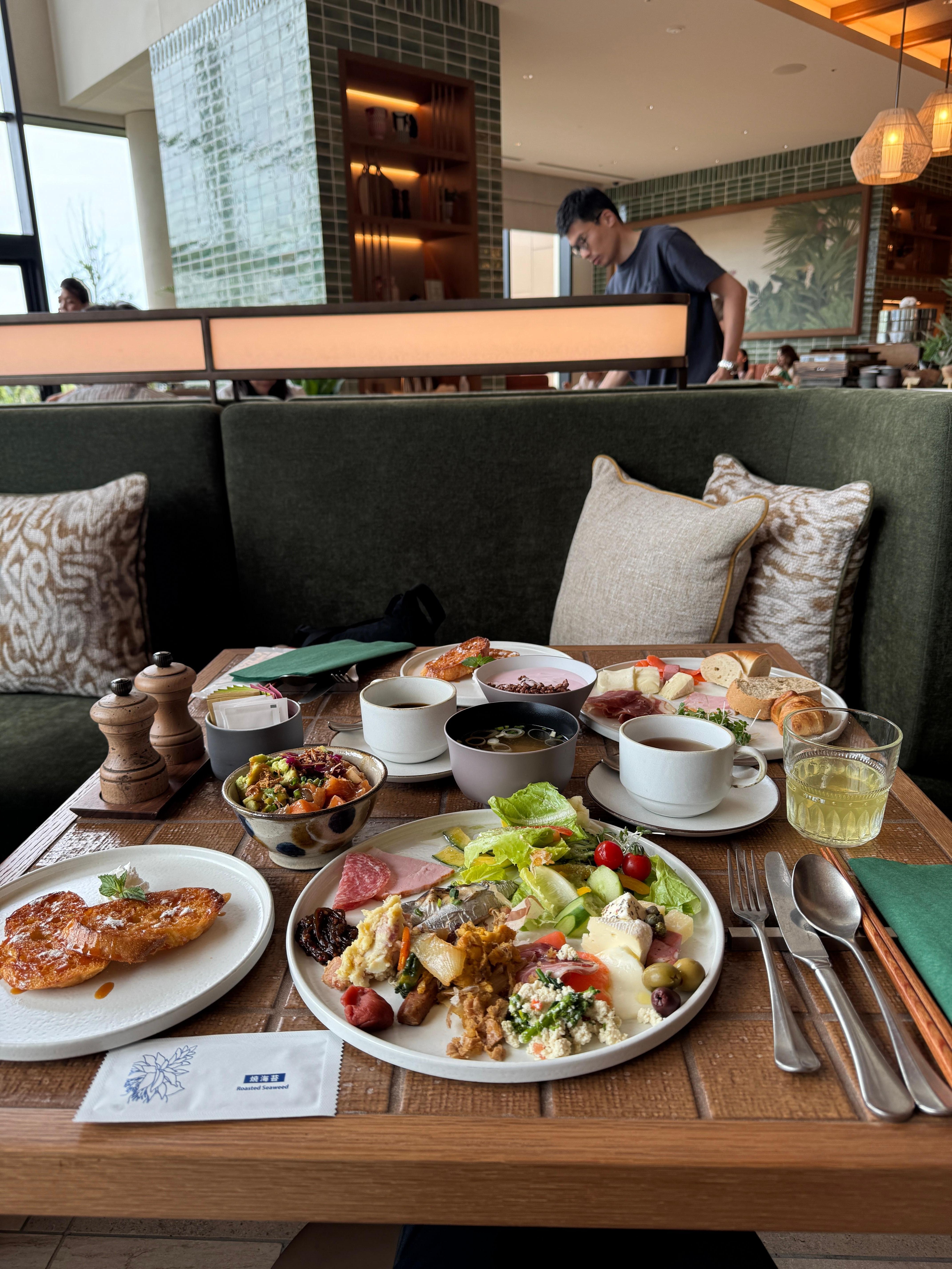 朝食