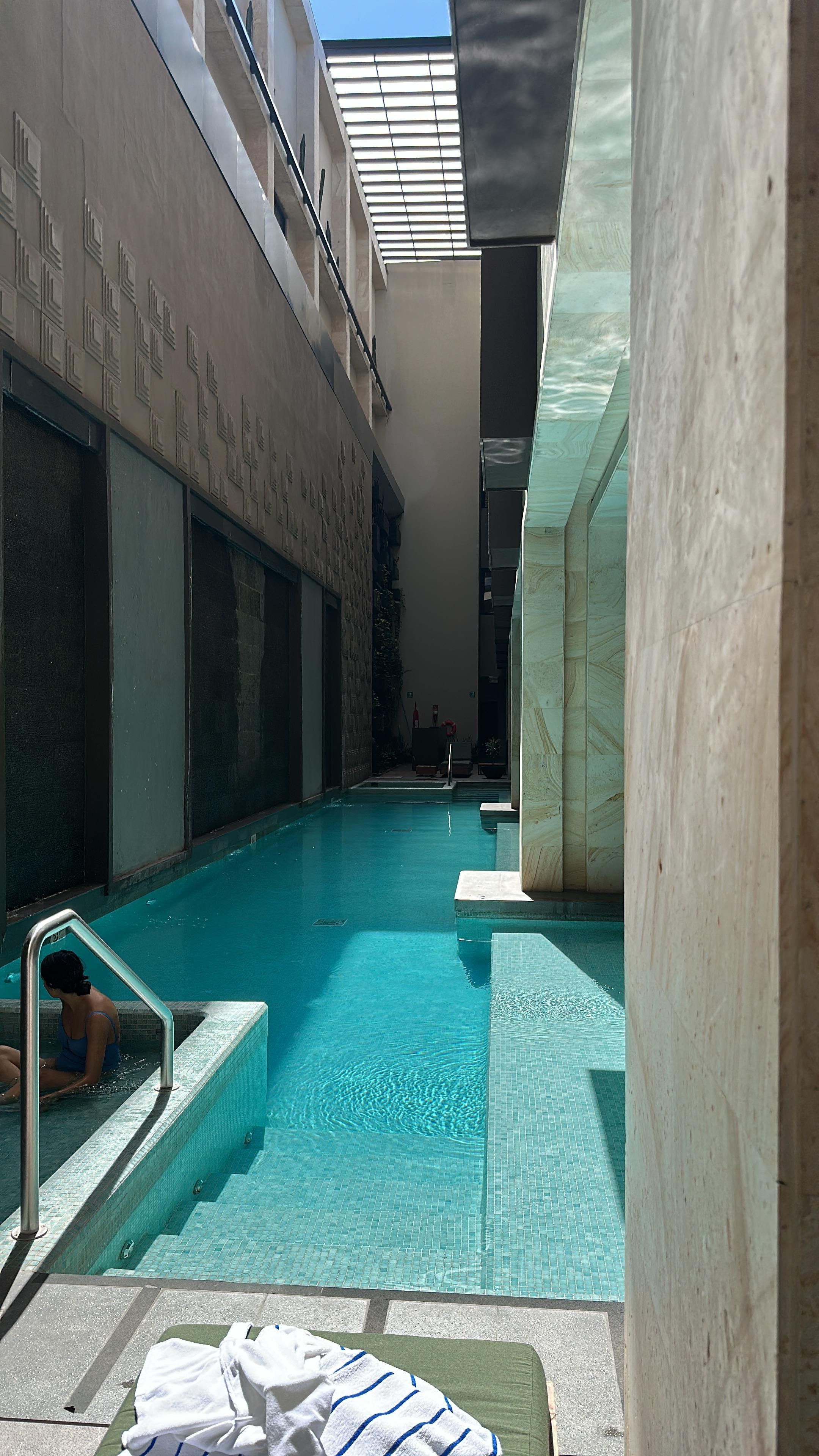 Piscina acogedora y con control de temperatura