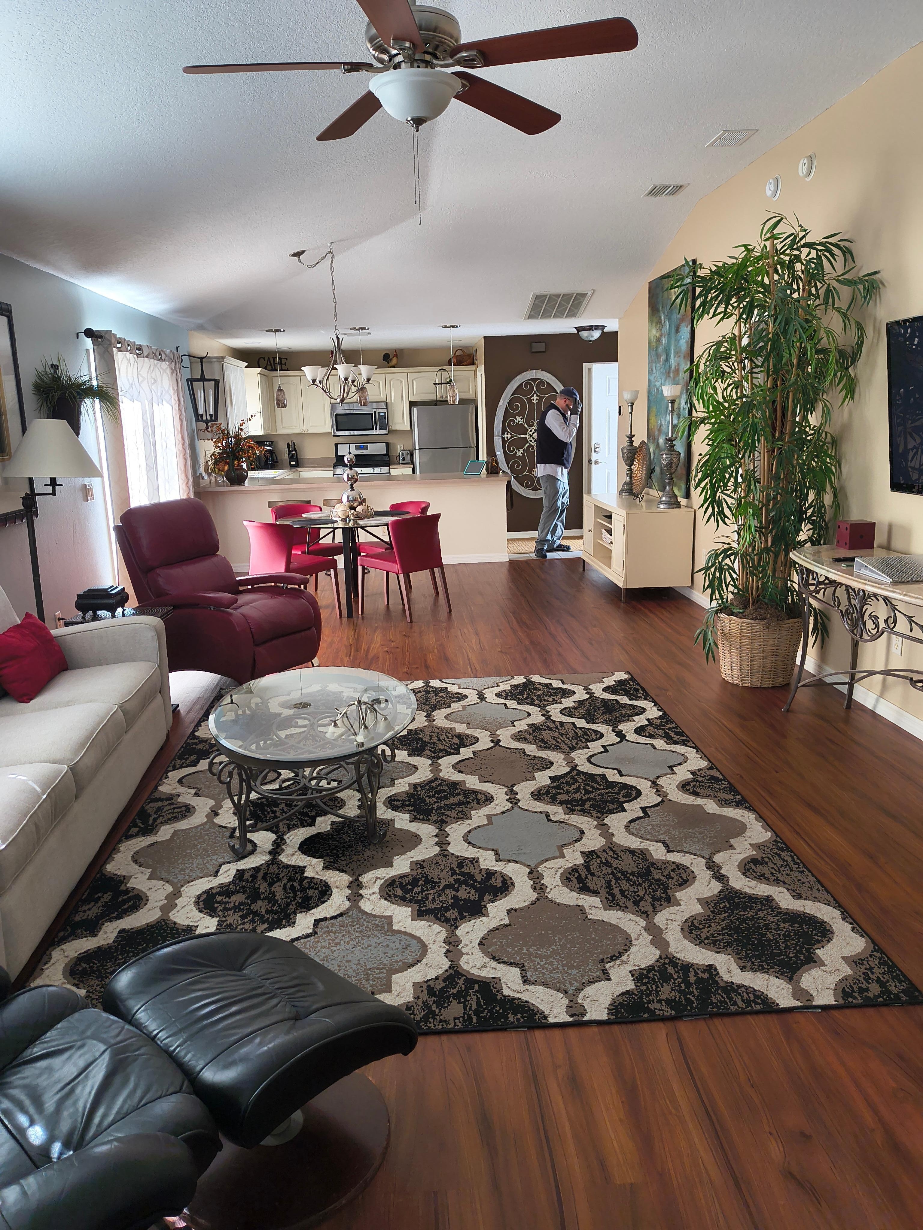 Beautiful home, extremely clean, great communication by the hosts 