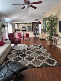 Beautiful home, extremely clean, great communication by the hosts