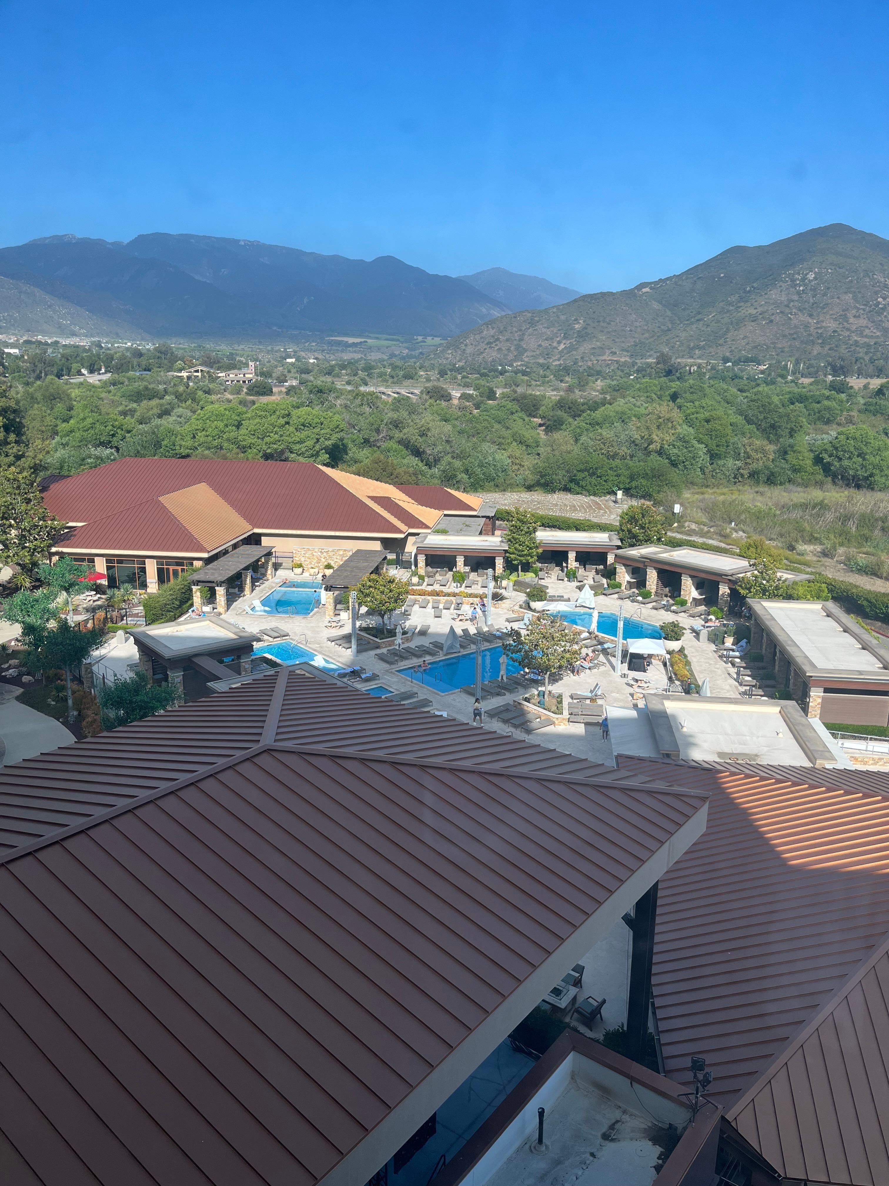 King room, pool view