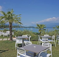 Nasimi Beach restaurant ved stranden. God mat
