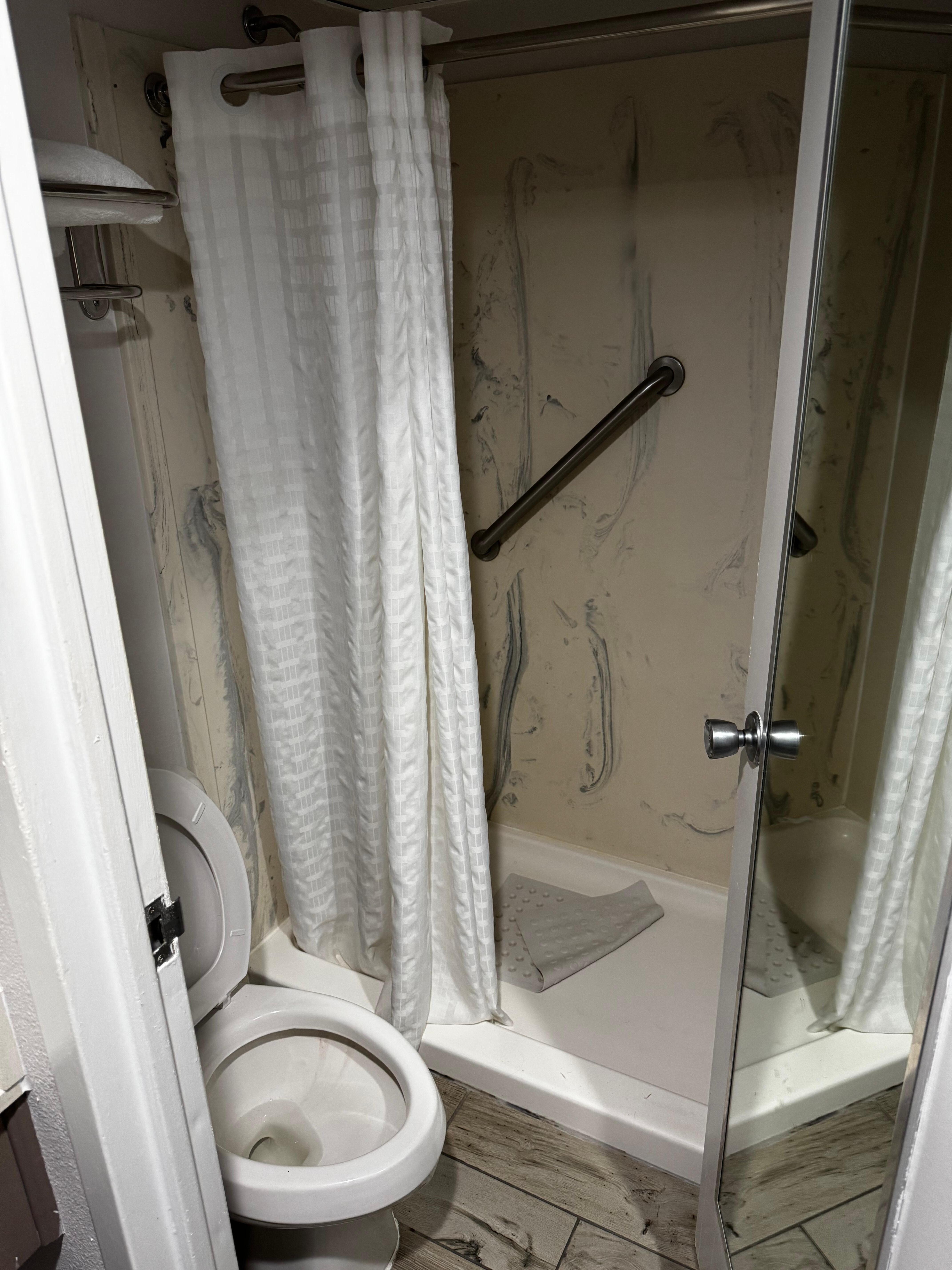 Bathroom not cleaned 