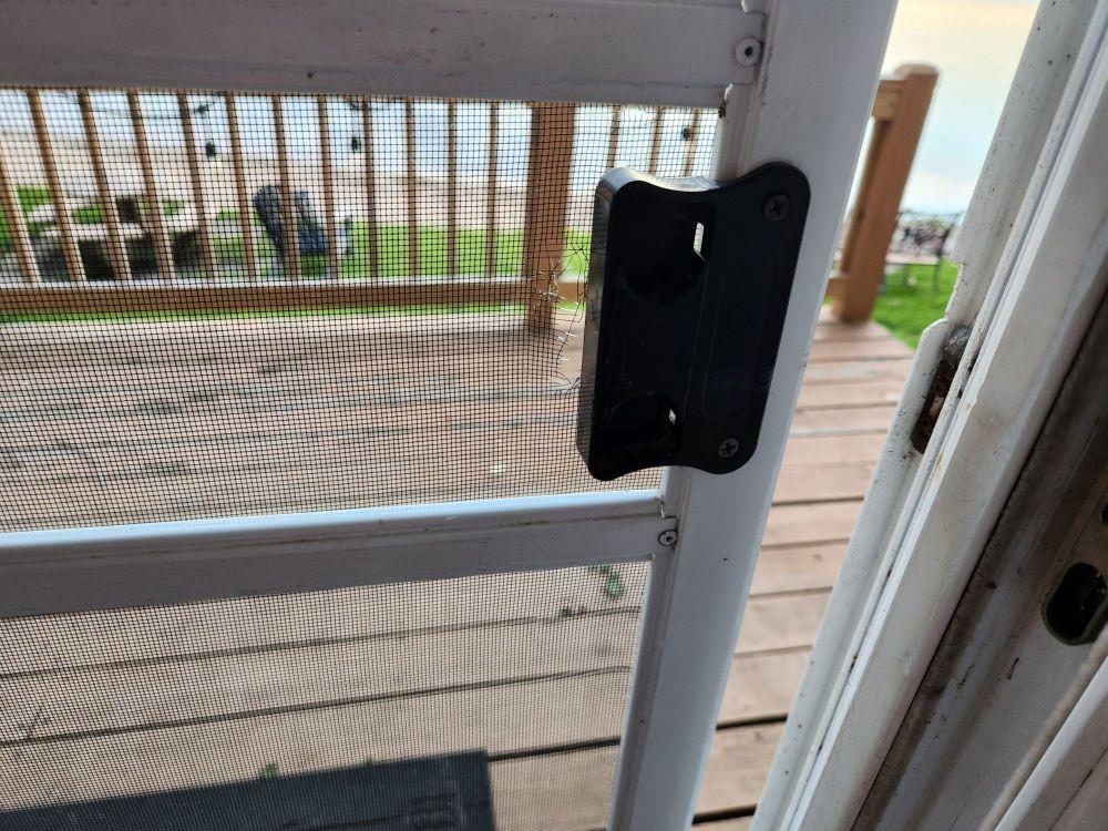 please, a screen door that slides