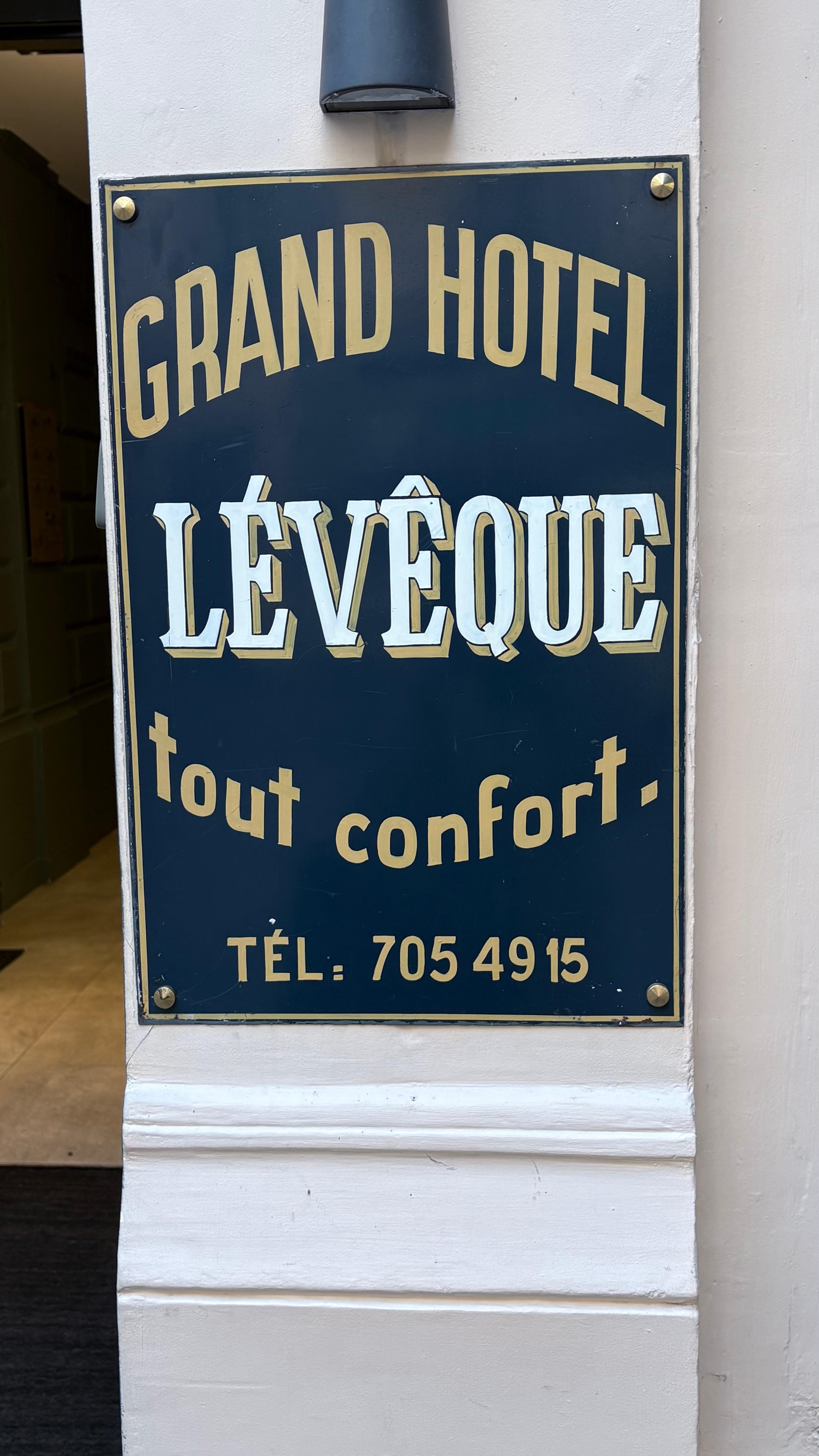 Inviting hotel sign at main entrance 