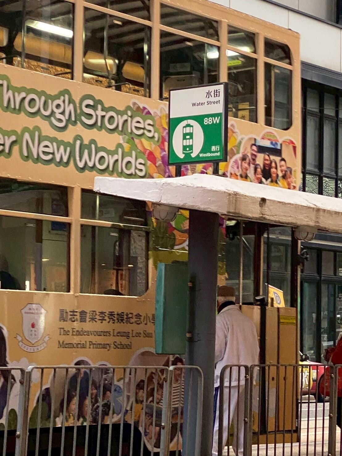 トラムはホテルの目の前