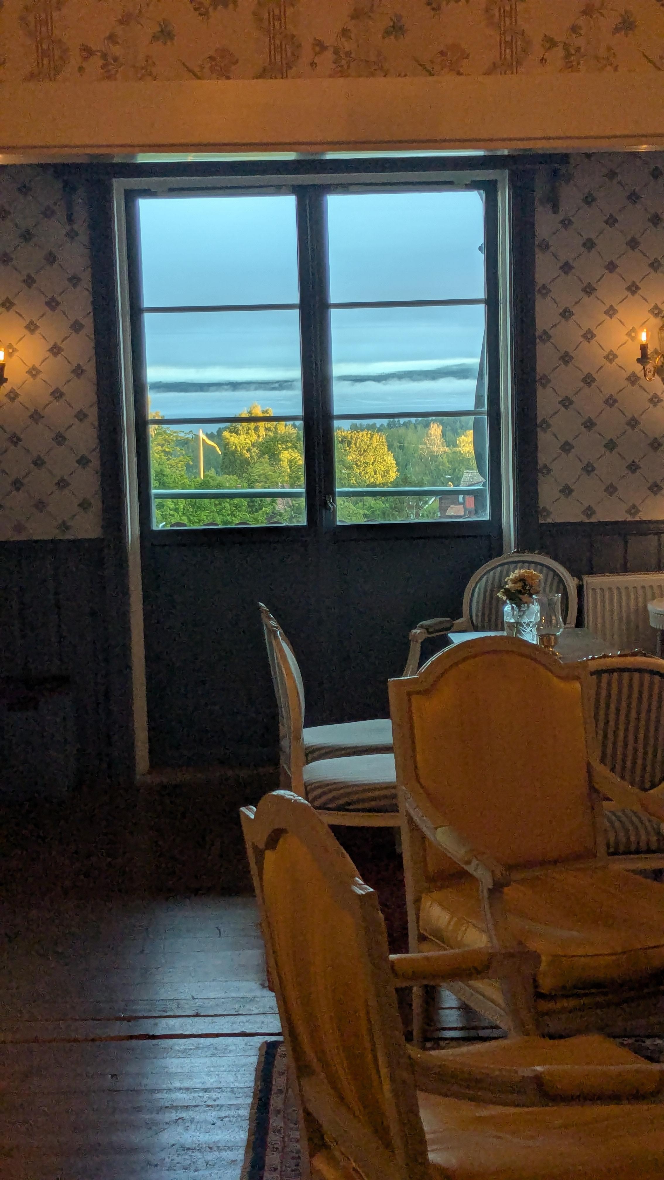 Utsikten från restaurangen samt frukosten 