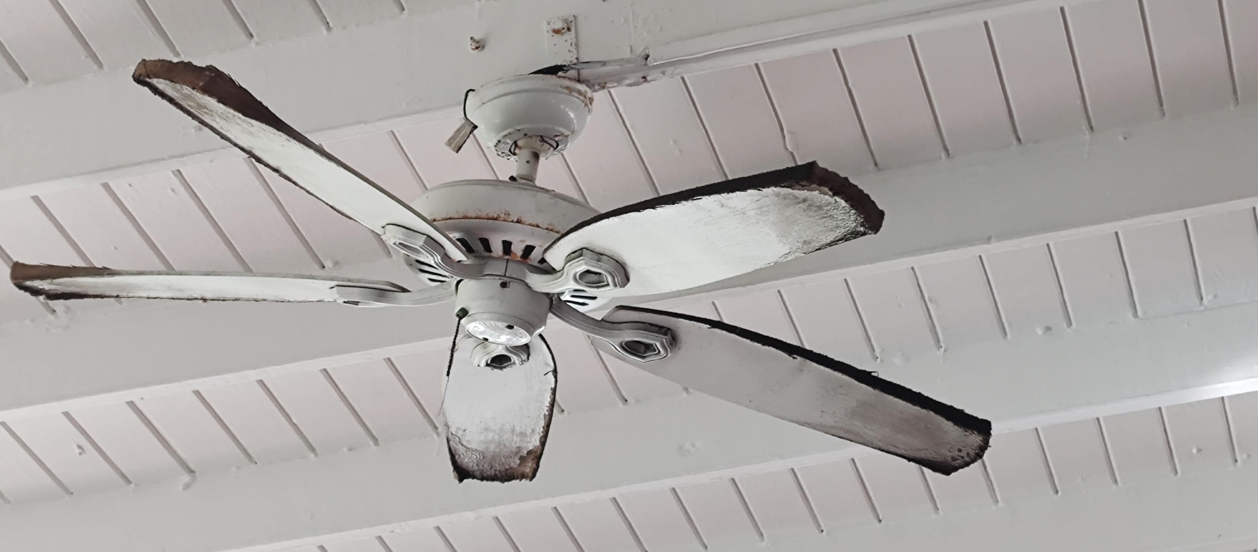 Fan on the roof of the main restaurant...very bad condition 