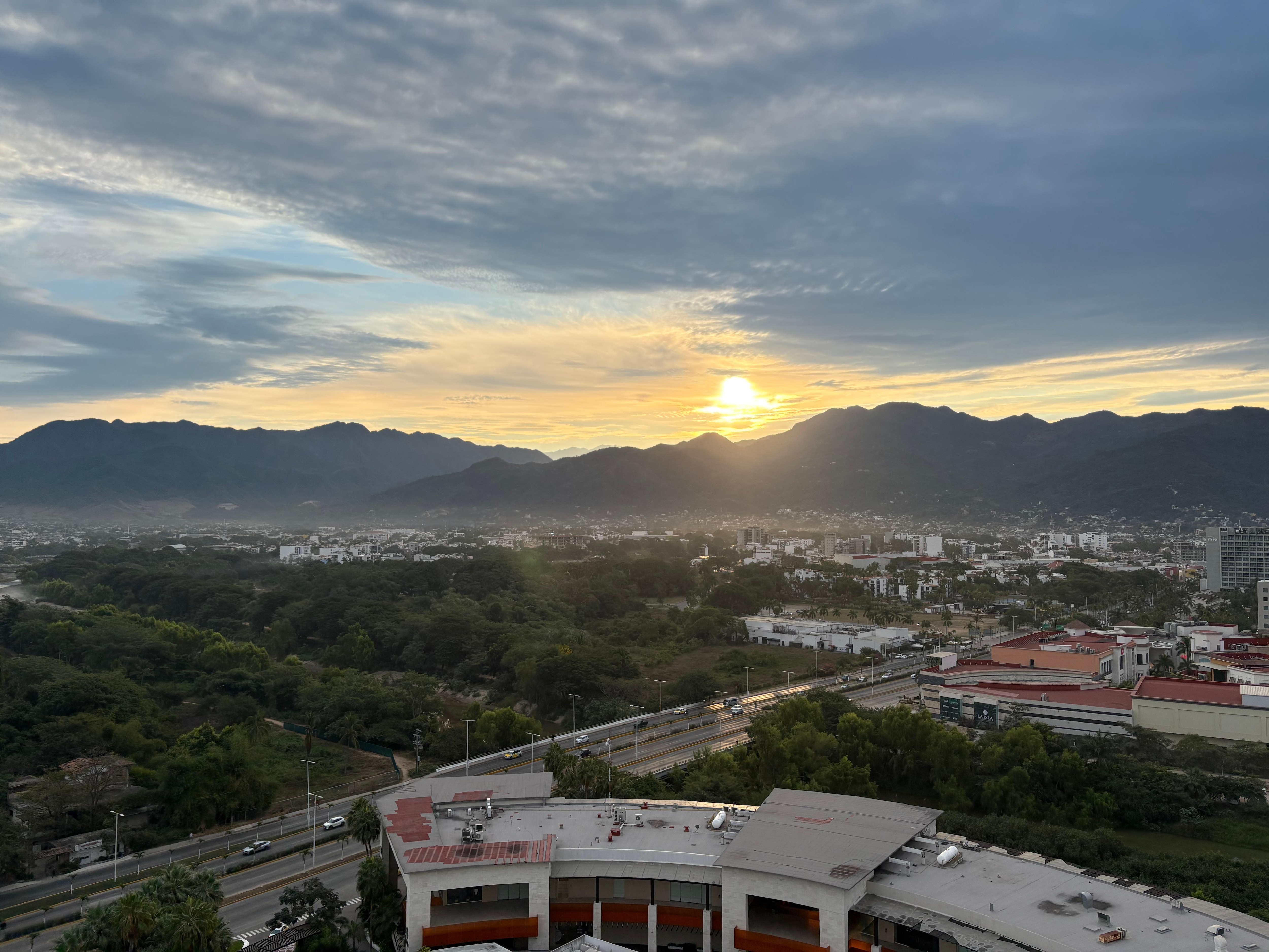 Mountain view king room 26 floor