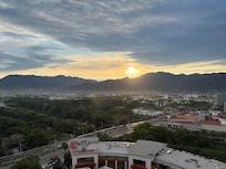 Mountain view king room 26 floor