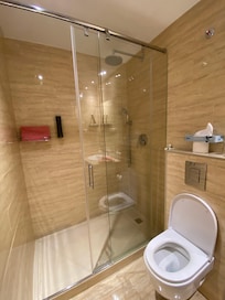 Super clean bathroom