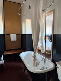 Shower/tub in king suite