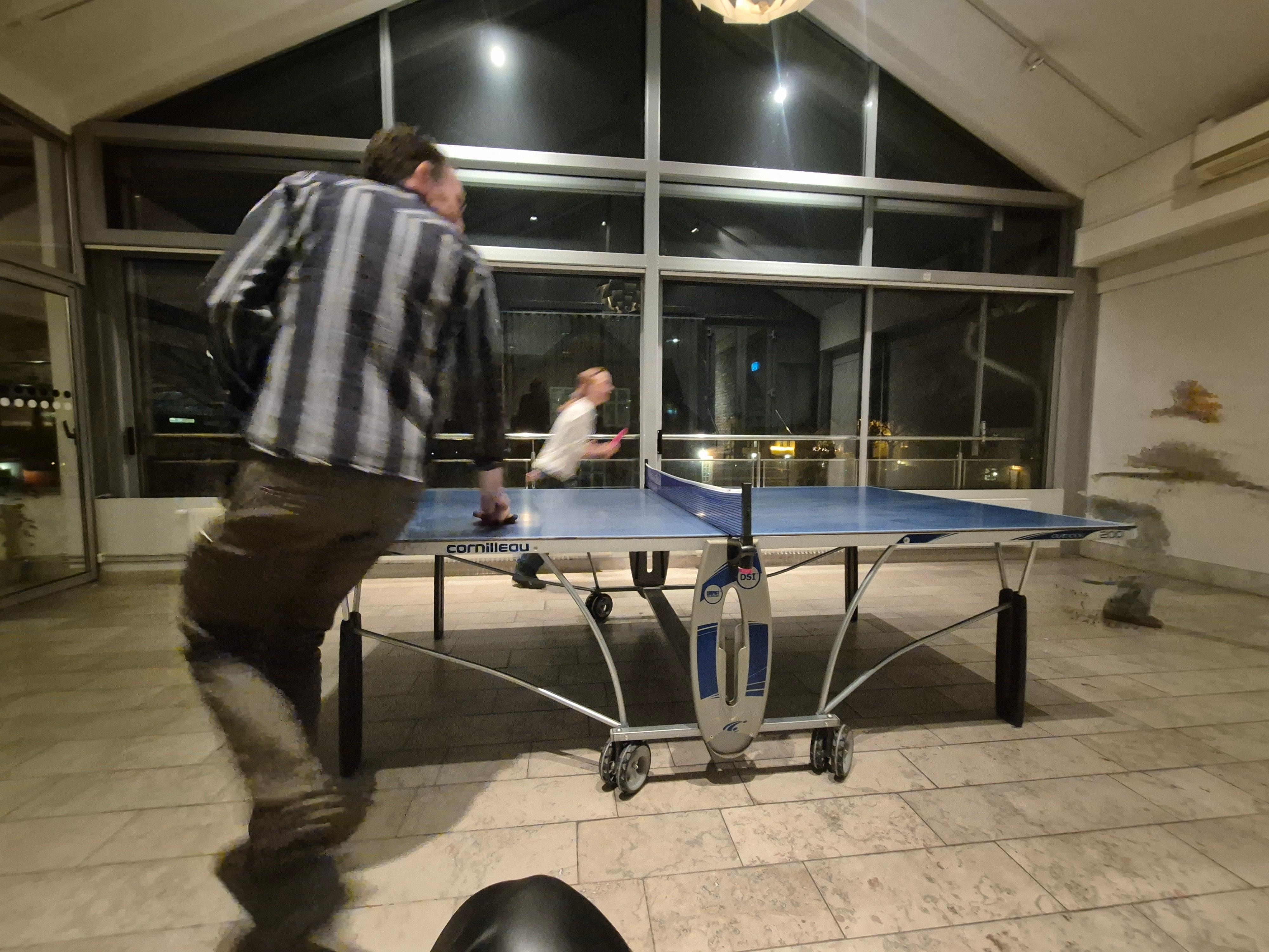 Pingisrum vid foajen.