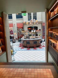 Schon beim Betreten des Hotels kommt gute entspannte Stimmung auf! Tolles Ambiente!