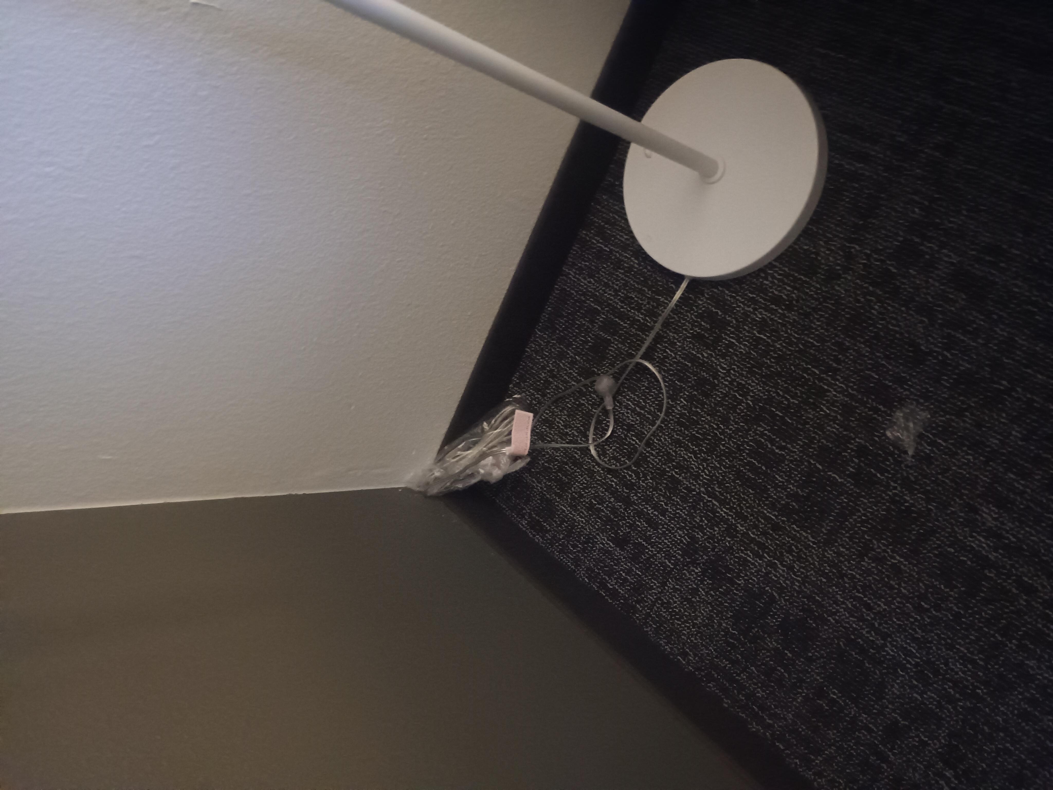 No outlet available for this nice new lamp.... Don't rent rooms that are not ready!
