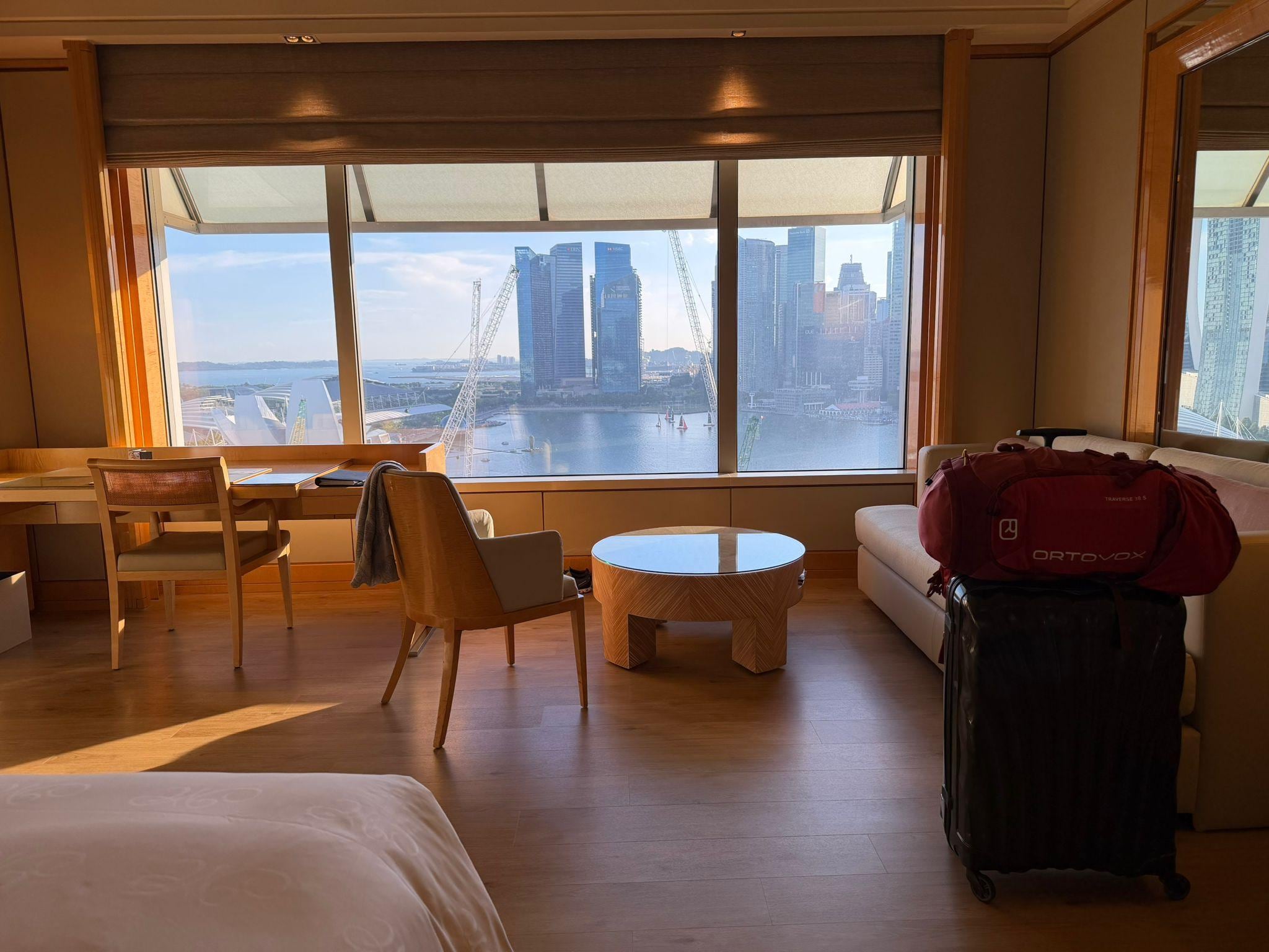 Habitacion amplia con vistas a la bay