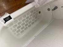 Dirty bath tub