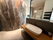 Loved the wallpaper and attend to detail