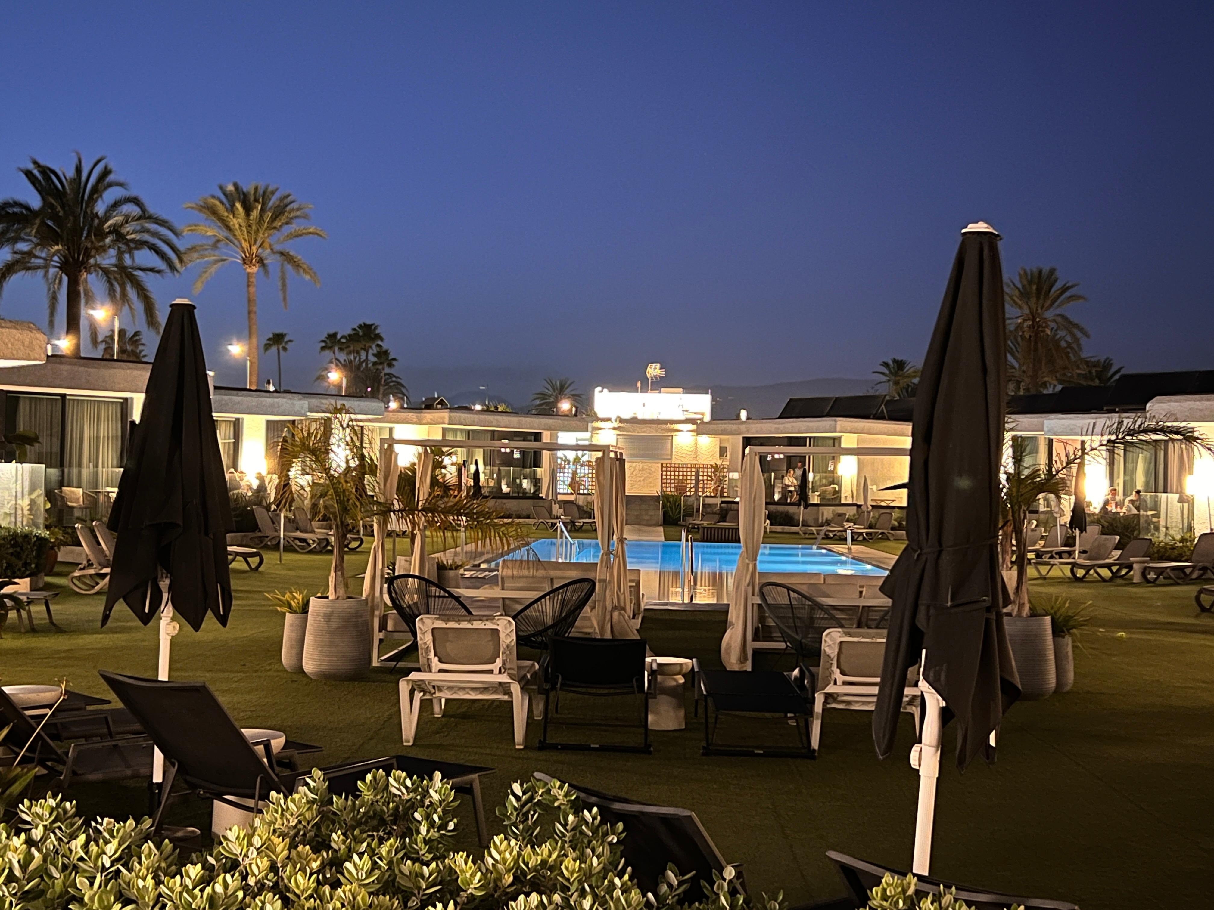 Uitzicht vanaf A04 in de avond