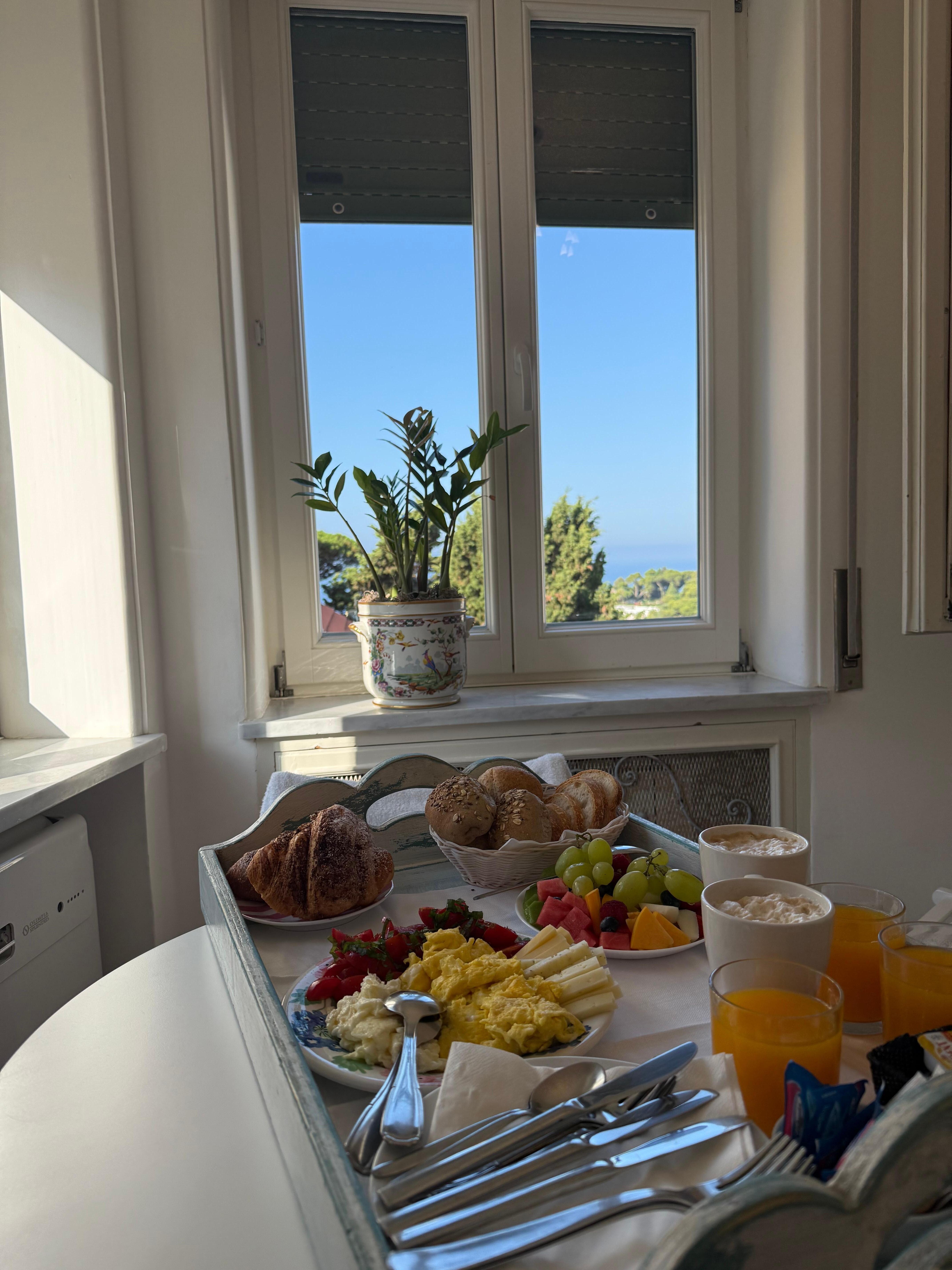  Beautiful and delicious breakfast for 3 