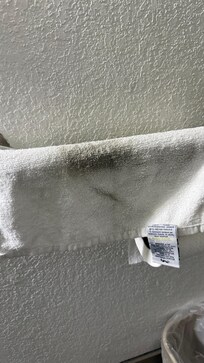 Dies nachdem wir Wasser auf dem Boden wegputzen wollten.