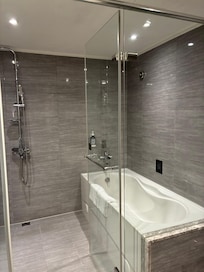 シャワーの水圧はとても良い