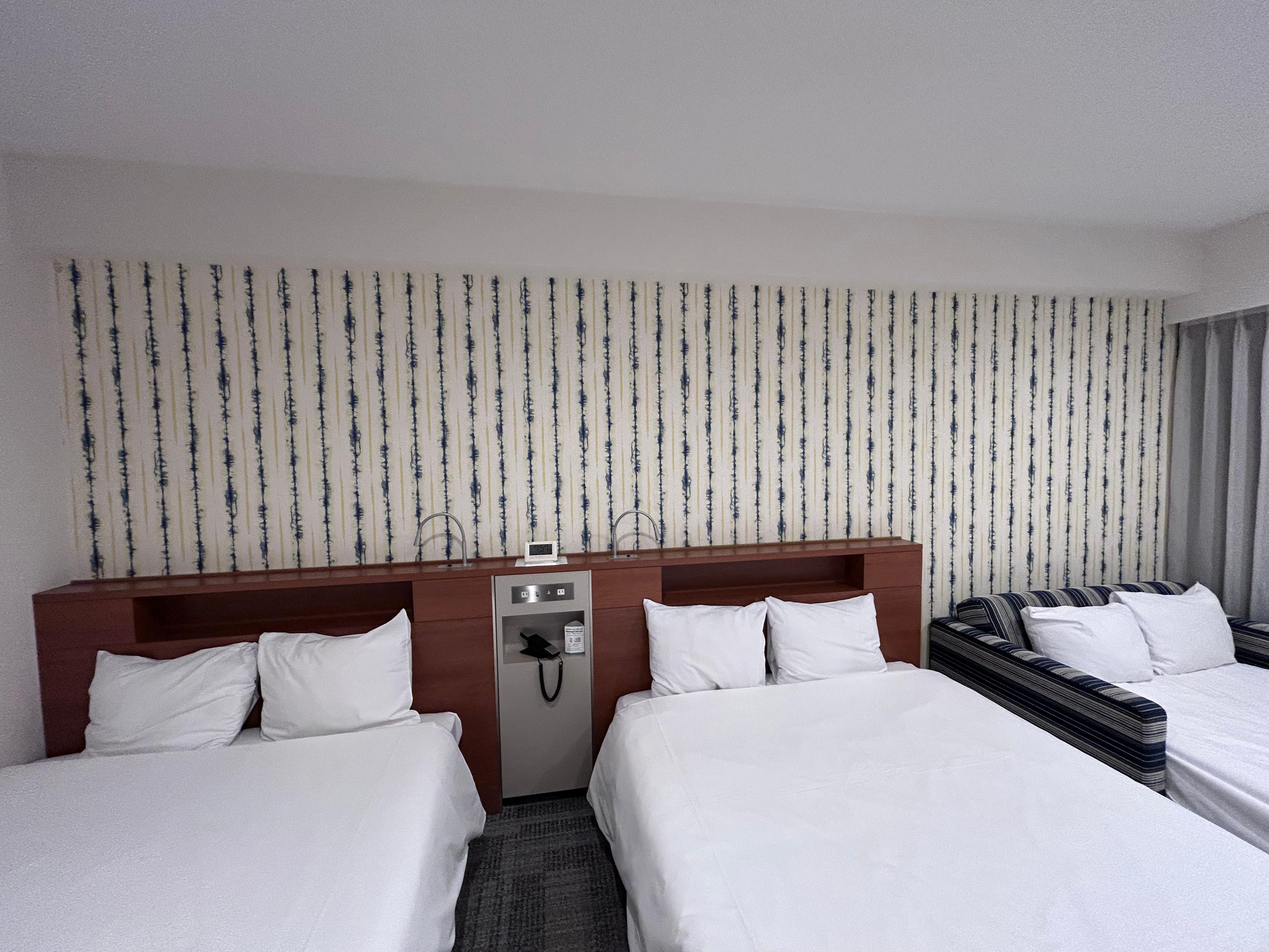 ベッドがとにかく広い　ダブルベッドでお一人様