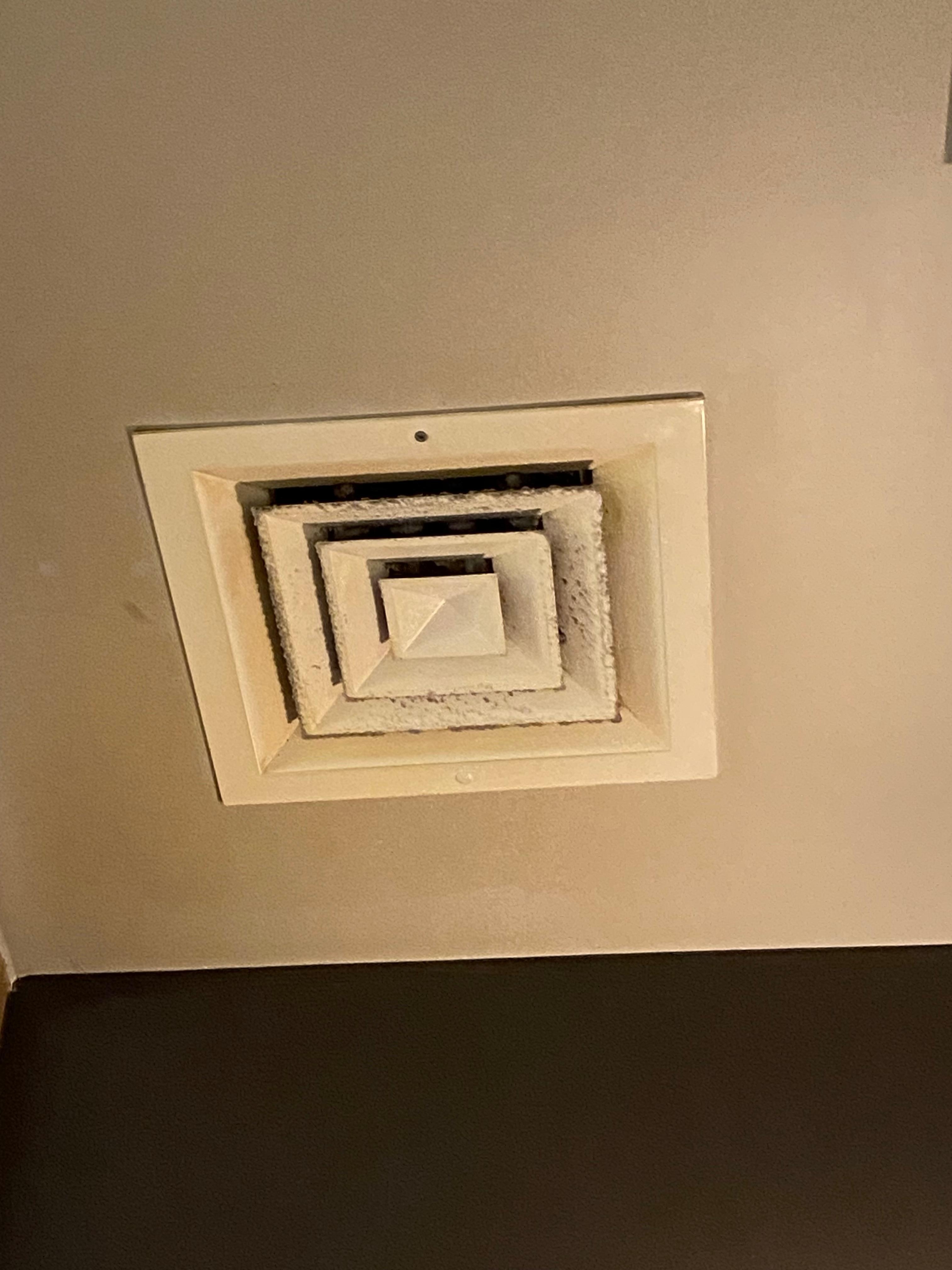 VMC dans les parties communes sale