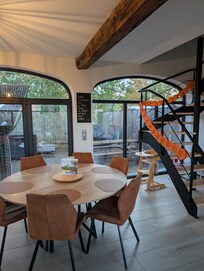 Lovely downstairs room, very comfortable and spacious.