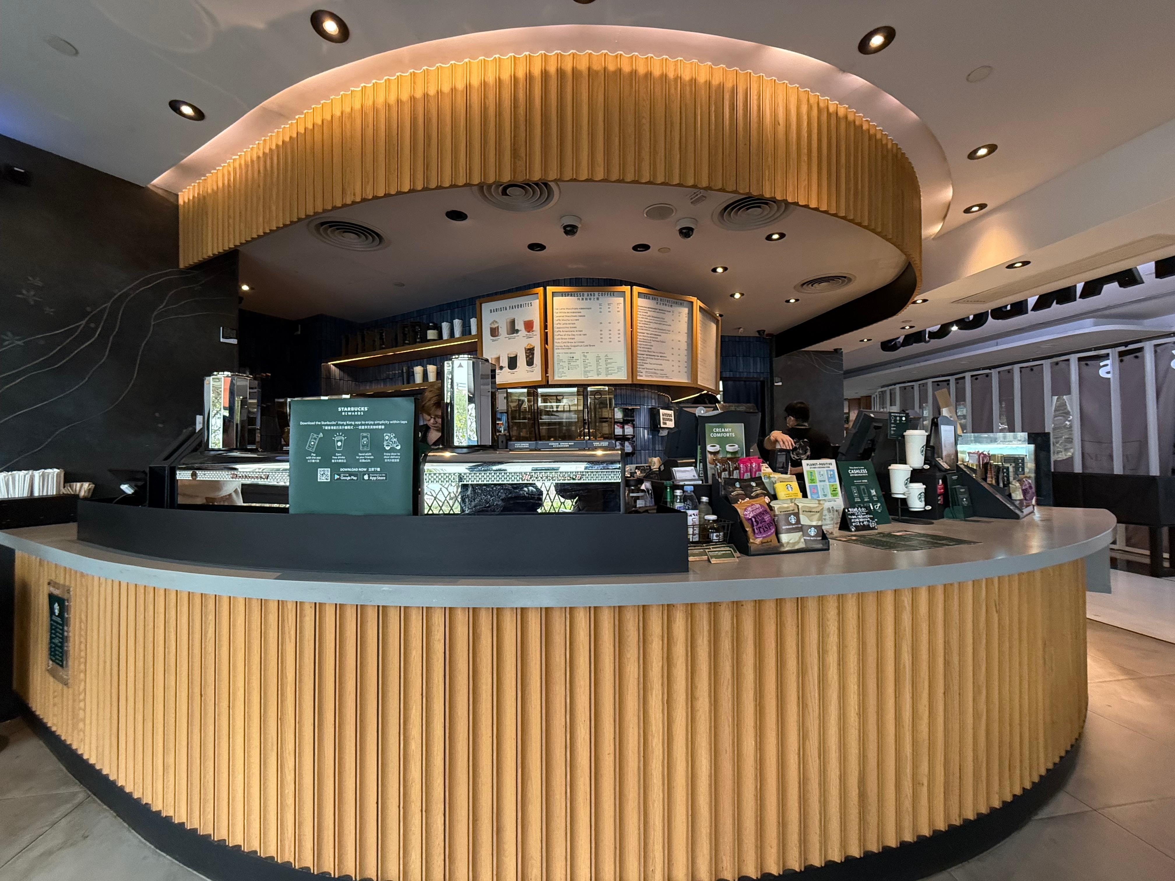 ホテル1階のスターバックスカフェです。