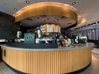 ホテル1階のスターバックスカフェです。