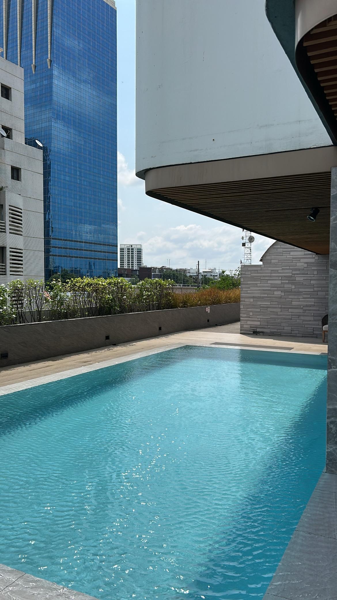 こじんまりしてますが十分です。
プールが素敵