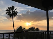 Sunsets are so pretty with palms