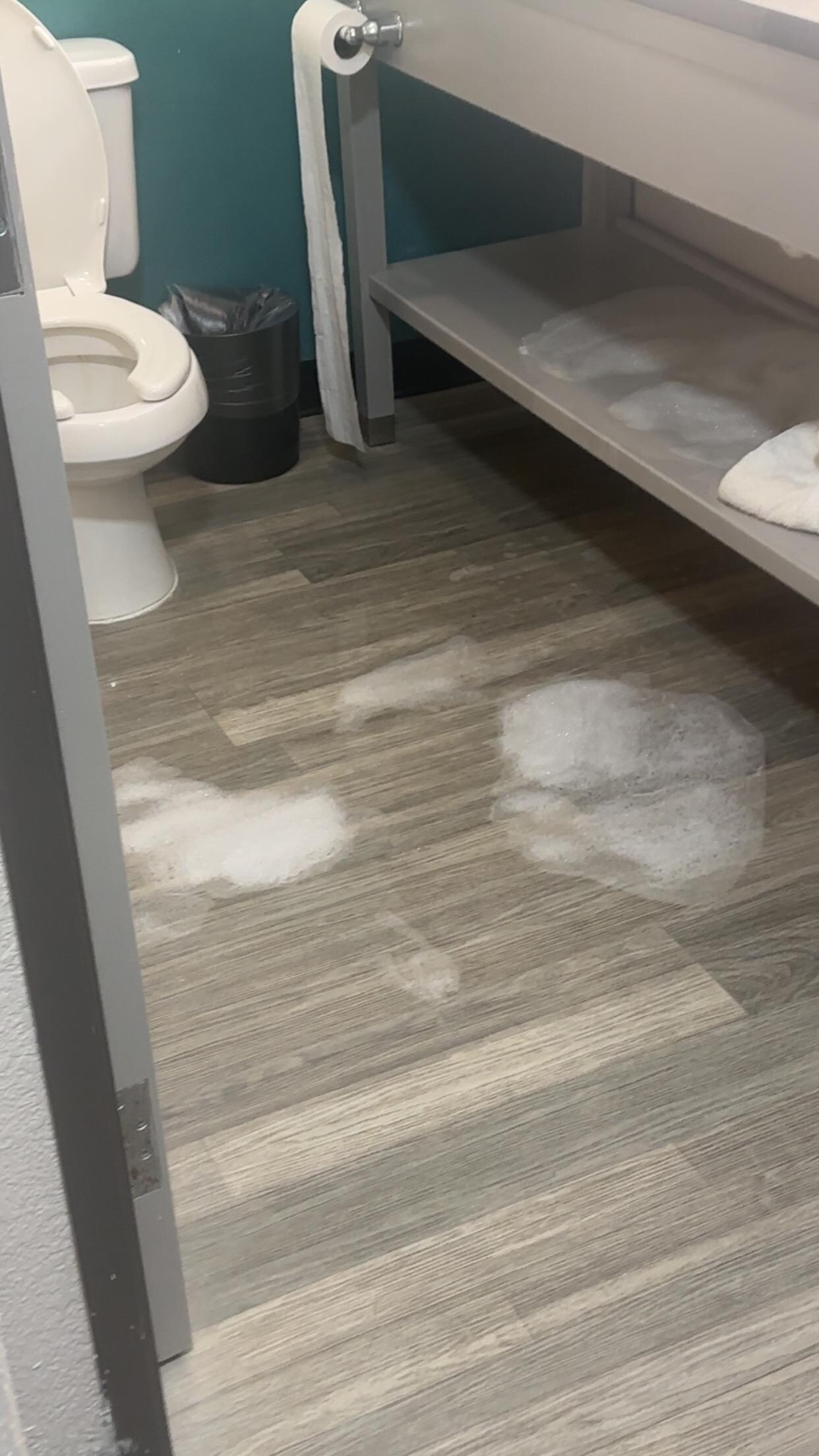 This is how the bathroom looked and the toiket was so nasty look like it hhavent been touched withy any cleaner at all !!!
