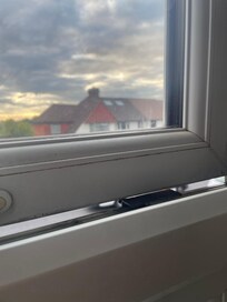 Window impossible to close and lock