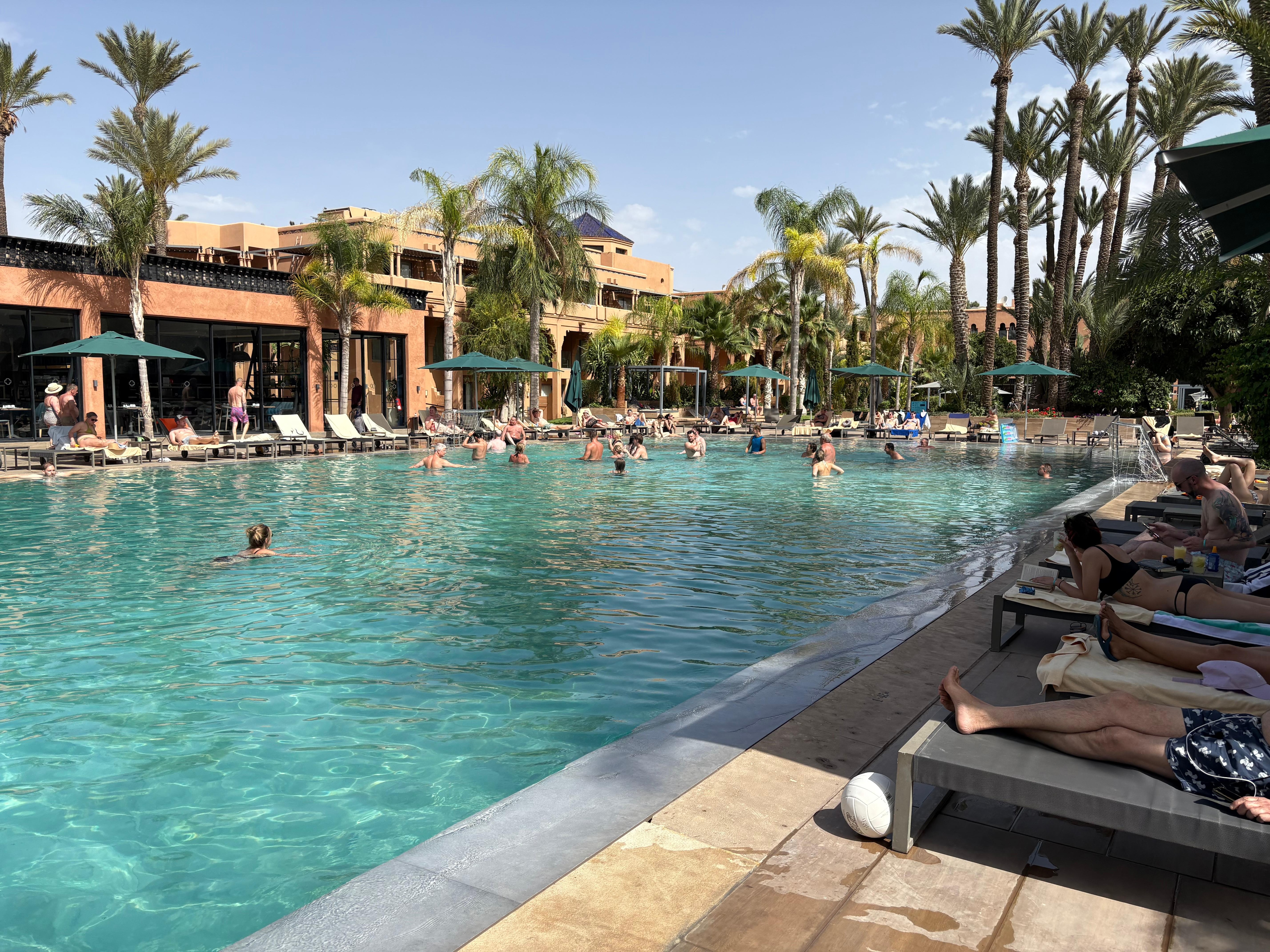 Voici la piscine où je faisais bronzer, tout en picolant mes mojito