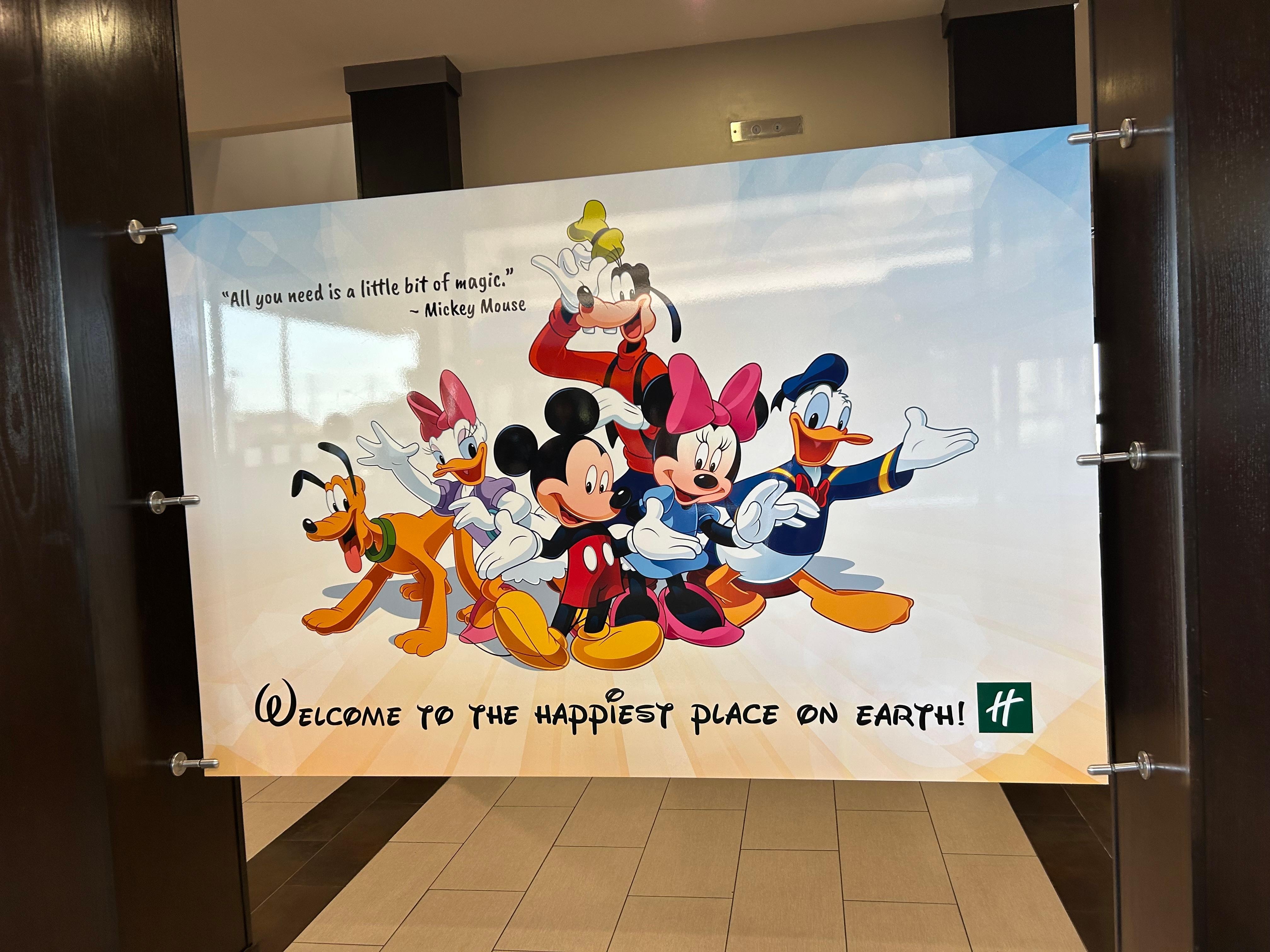 入口のディズニーフレンズ