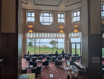 The lounge, free drinks, including alcohol, 15:00 to 23:00