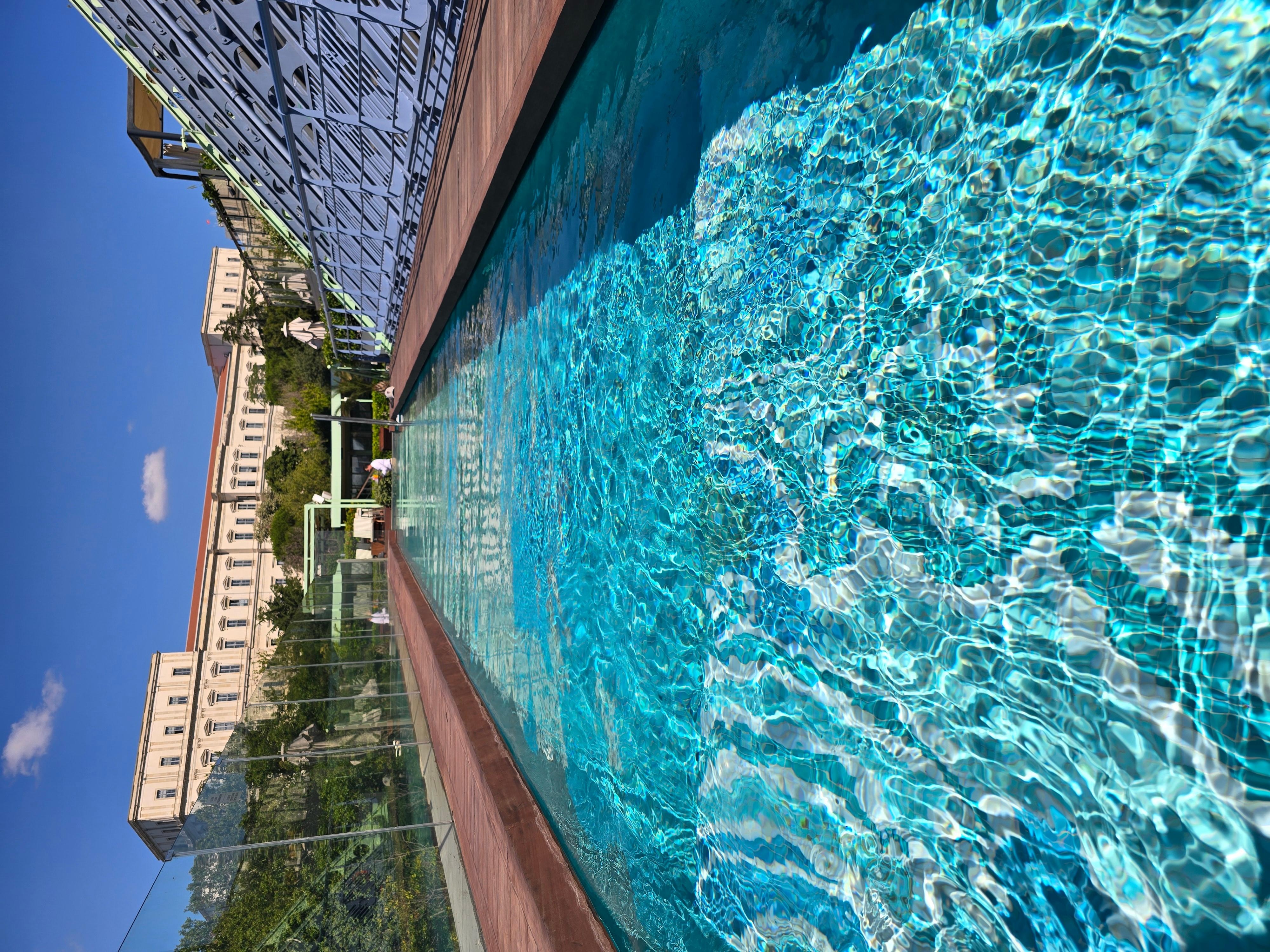 Infinity pool