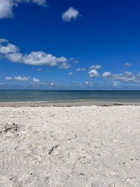 Madeira Beach public area - clear water not big waves not crowded