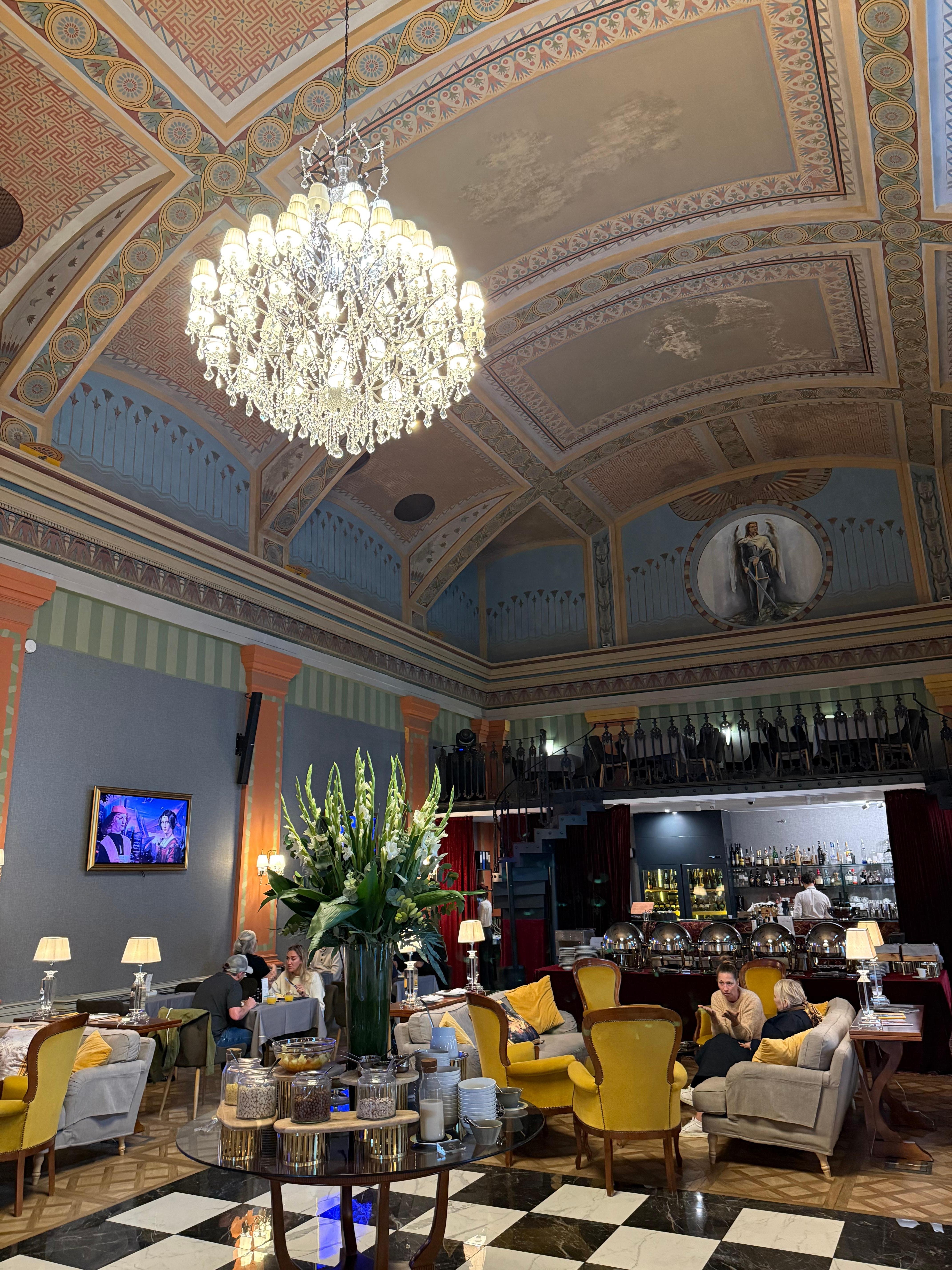 The grand salon for breakfast or supper